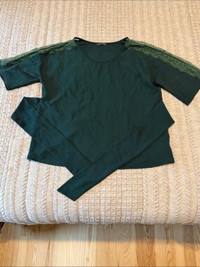 West Kei Lace-Trim Short Sleeve Tee in Forest Green